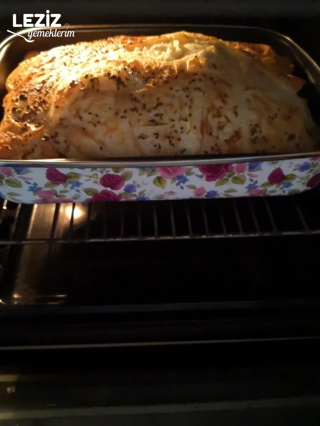 Yufkalı Peynirli Tepsi Böreği