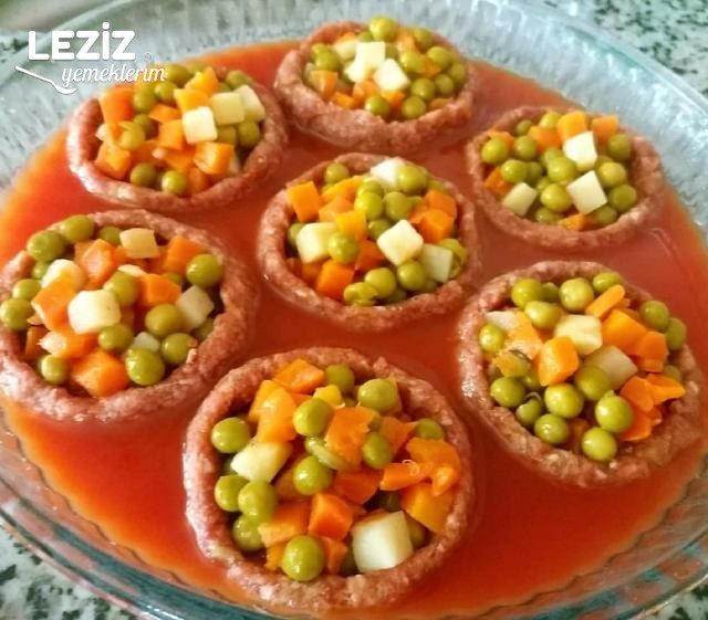 Bol Garniturlü Çanak Köfte