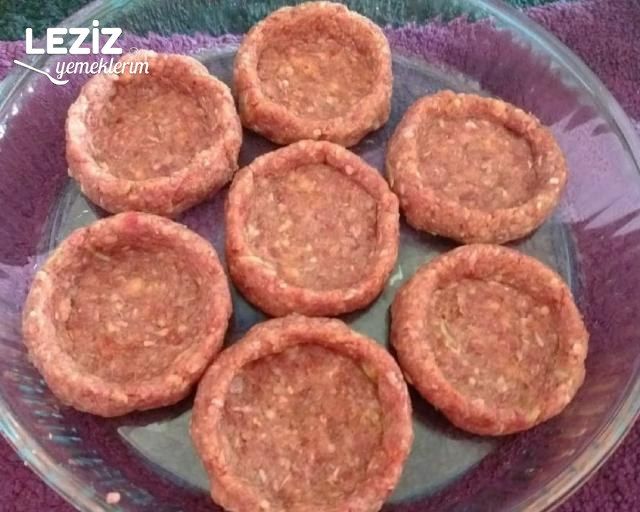 Bol Garniturlü Çanak Köfte