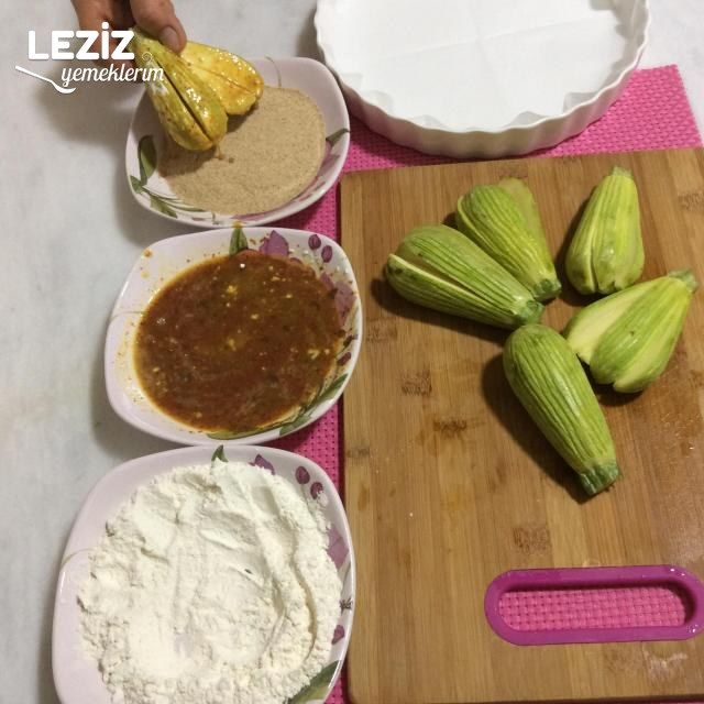 Sarımsaklı Yoğurt Yatağında Çıtır Kabak