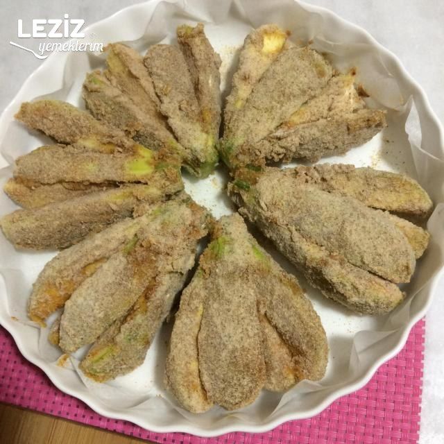 Sarımsaklı Yoğurt Yatağında Çıtır Kabak