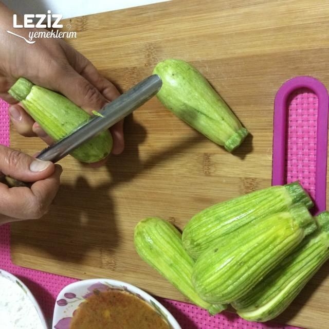 Sarımsaklı Yoğurt Yatağında Çıtır Kabak