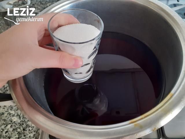 İrmikli Pekmezli Dilme Tatlısı Tarifi