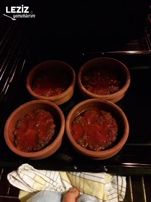 Güveçte Patates Püreli Köfte