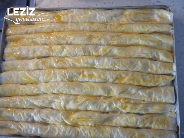 Baklava Yufkasından Peynirli Çıtır Börek