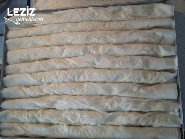 Baklava Yufkasından Peynirli Çıtır Börek