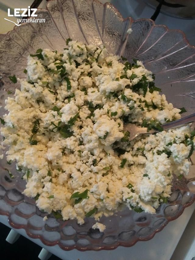 Baklava Yufkasından Peynirli Çıtır Börek