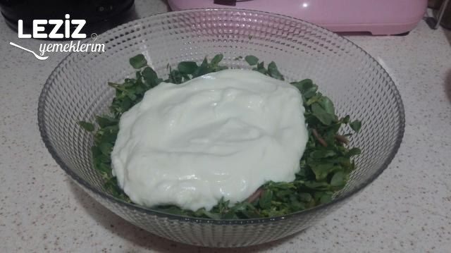 Semizotlu Nohutlu Enfes Salata