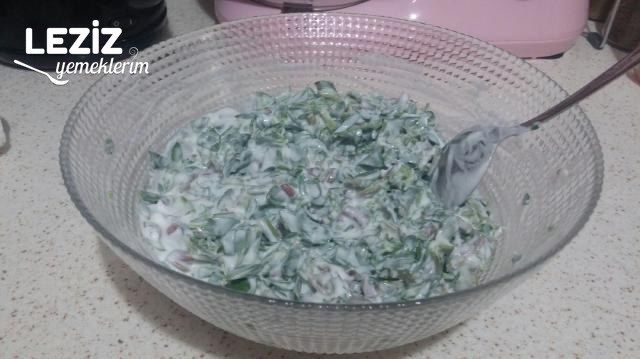 Semizotlu Nohutlu Enfes Salata