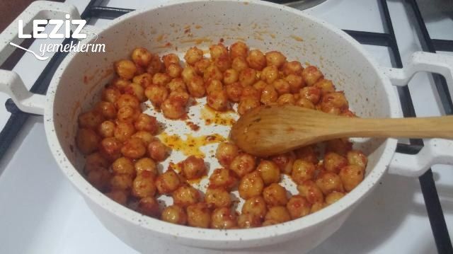 Semizotlu Nohutlu Enfes Salata