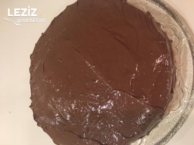 Kakaolu Muzlu Çilekli Pasta