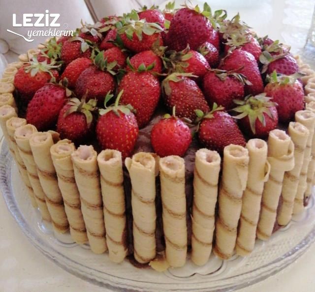 Kakaolu Muzlu Çilekli Pasta