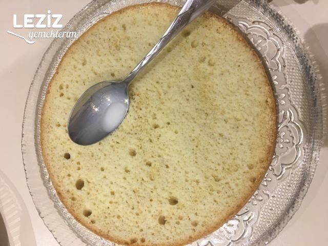 Kakaolu Muzlu Çilekli Pasta