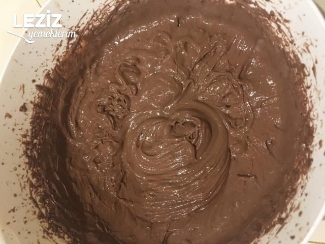 Kakaolu Muzlu Çilekli Pasta