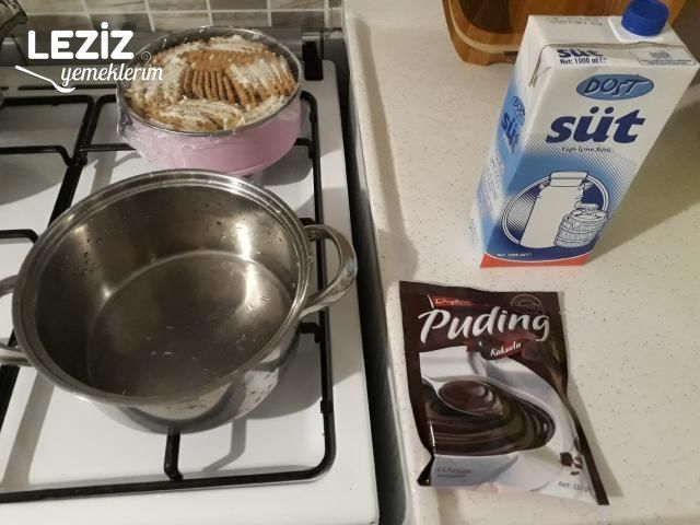Kelepçeli Kalıpta Bisküvili Pasta Leziz Yemeklerim
