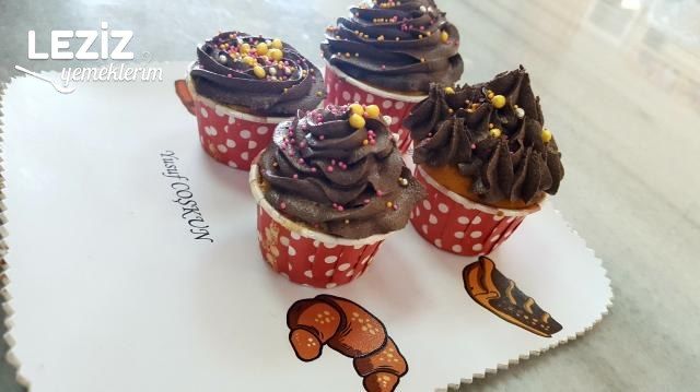 Şefinden Pratik Nefis Vanilyalı Cupcake