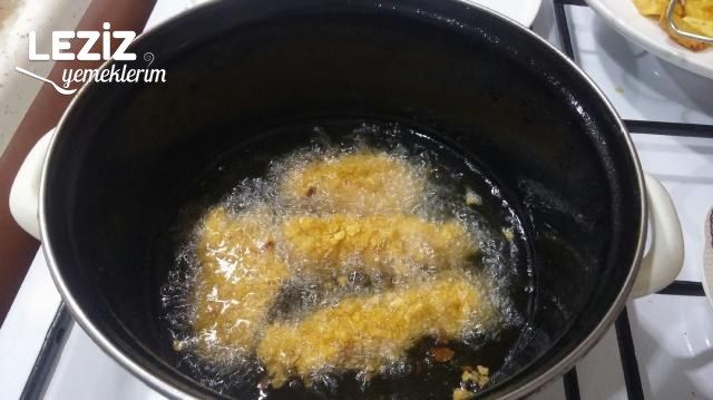 Enfes Sosuyla Yedikçe Yediren Çıtır Çıtır Tavuk (Mısır Gevrekli)