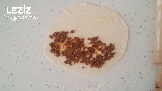 Tavada Zeytinli Kıymalı Gözleme