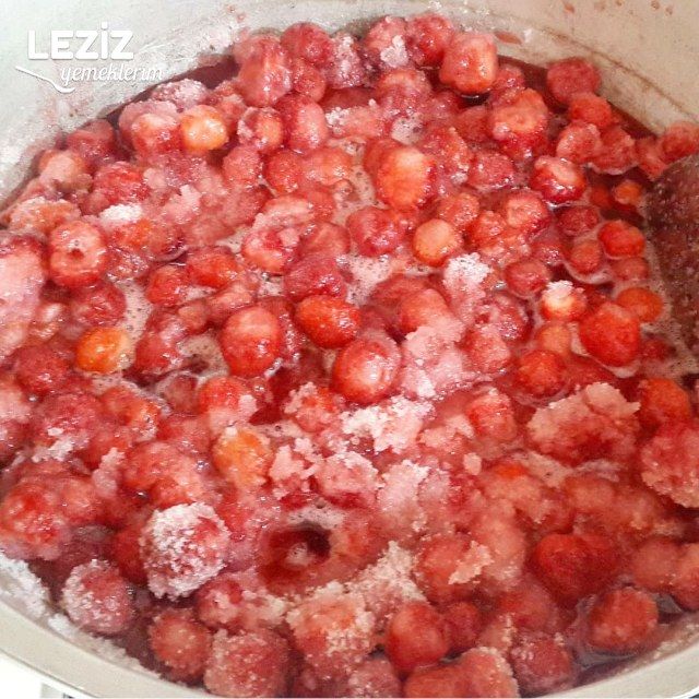 Şekerini Bekletmeden Yapılan Çilek Reçeli