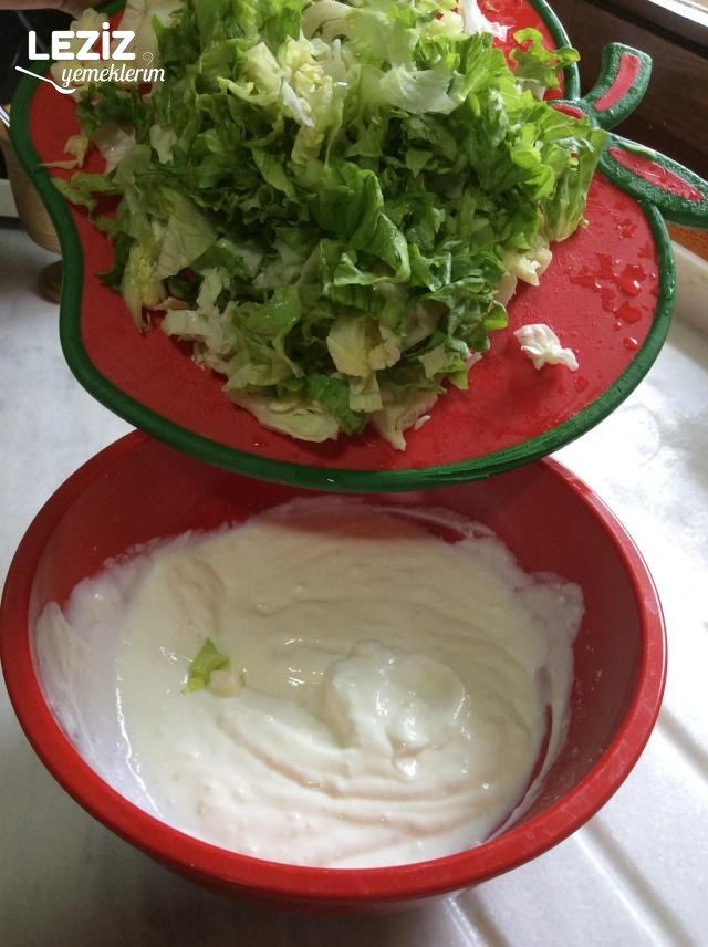 Marullu Yumurtalı Salata