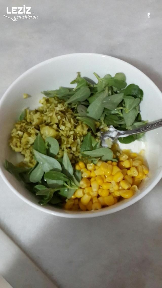 Yoğurtlu Semizotu Salatası (Aşama Aşama Anlatım)