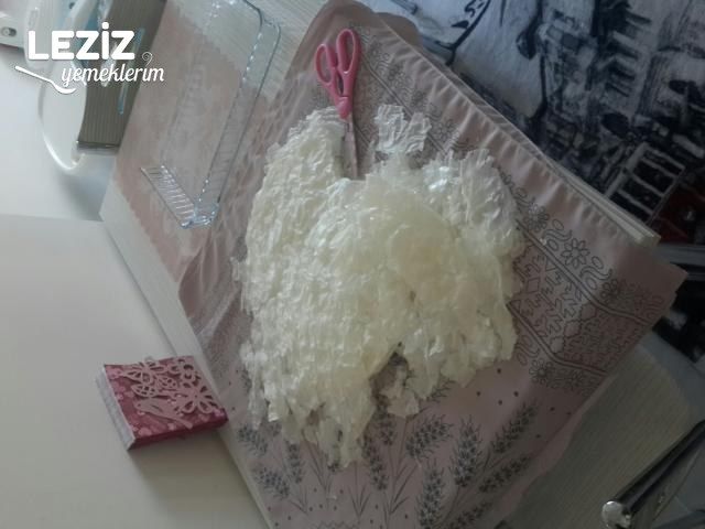 Cevizli Ve Çilekli Güllaç Tarifi