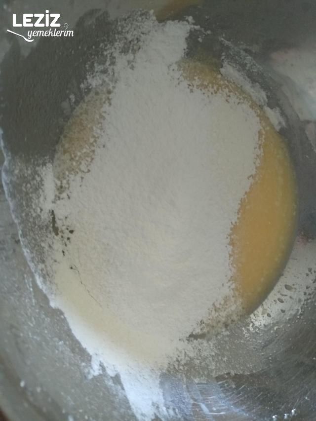 Nefis Sosisli 5 Dk. Poğaçası (Basit Ve Az Malzemeli)