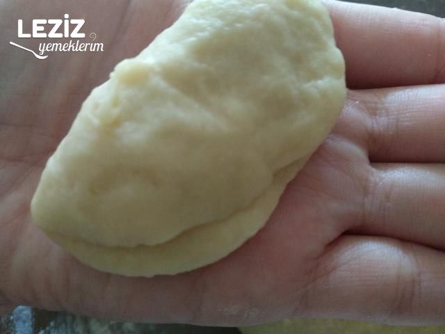 Nefis Sosisli 5 Dk. Poğaçası (Basit Ve Az Malzemeli)