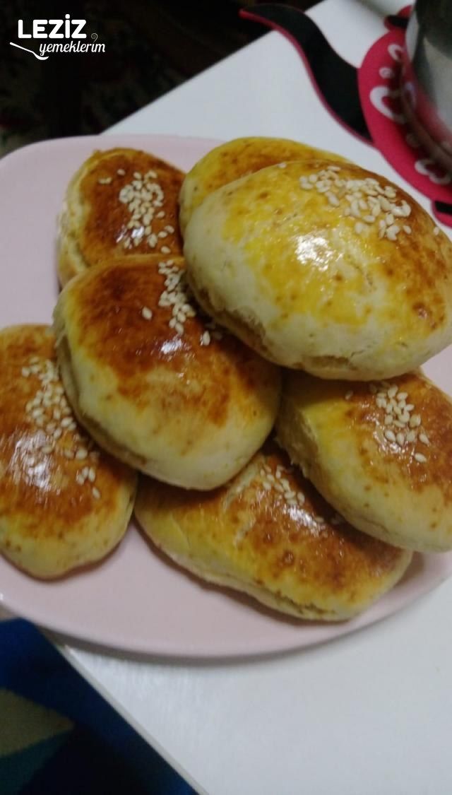 Nefis Sosisli 5 Dk. Poğaçası (Basit Ve Az Malzemeli)