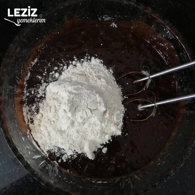 Browni (Orjinal - Harika Sunumuyla)