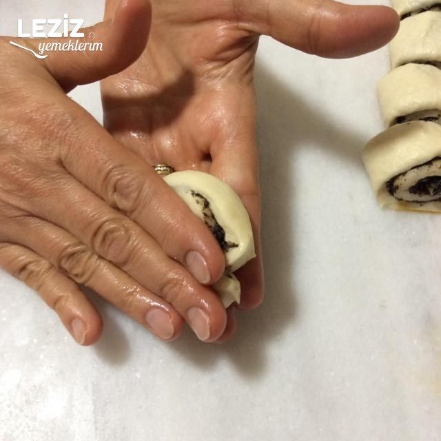 Zeytin Ezmeli Gül Poğaça