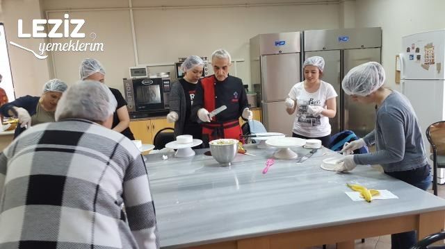 Şefinden Şeker Hamur Kaplamalı Pasta