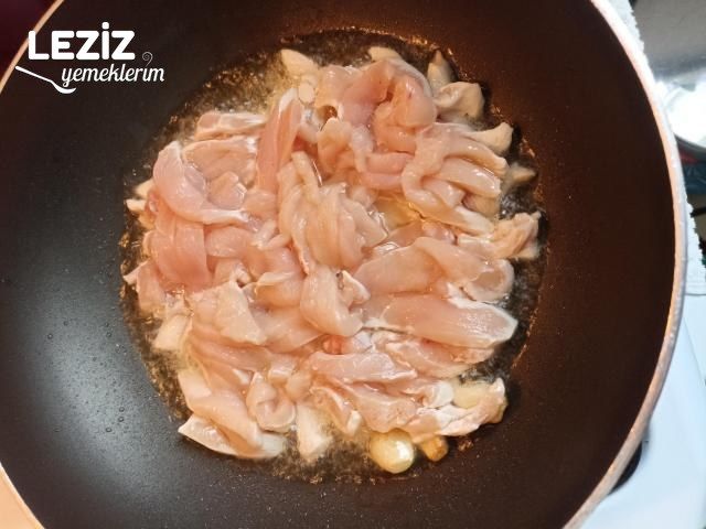 Sebzeli Tavuklu Noodle Tarifi (Çin Makarnası)