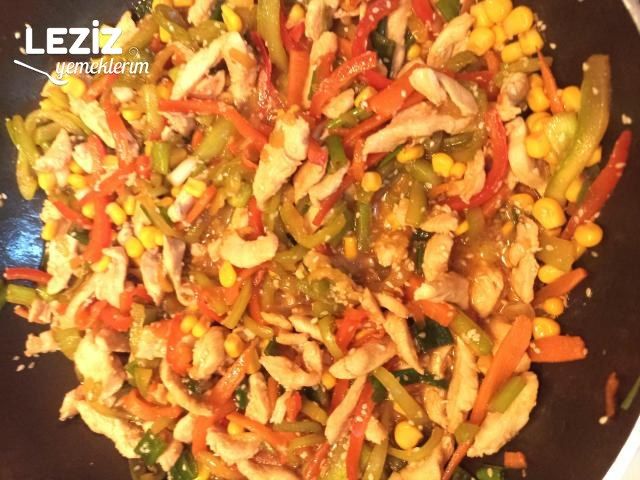 Sebzeli Tavuklu Noodle Tarifi (Çin Makarnası)