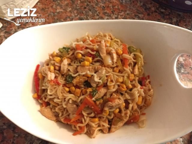 Sebzeli Tavuklu Noodle Tarifi (Çin Makarnası)