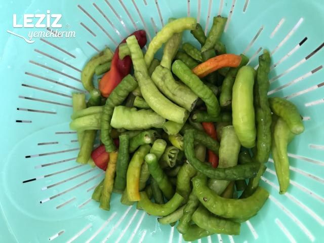 Domates Soslu Biber Turşusu Tarifi