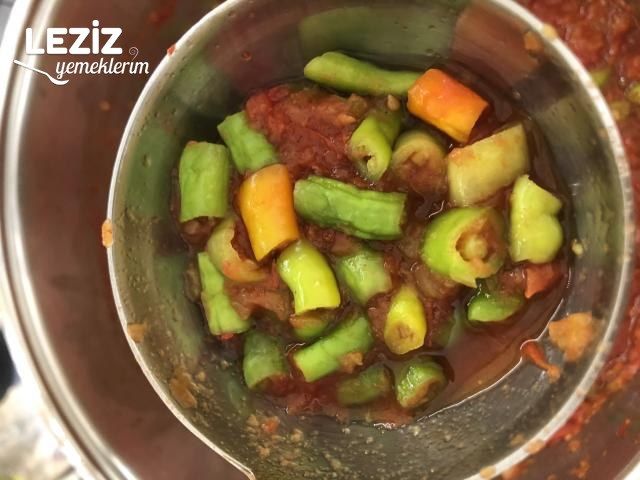 Domates Soslu Biber Turşusu Tarifi