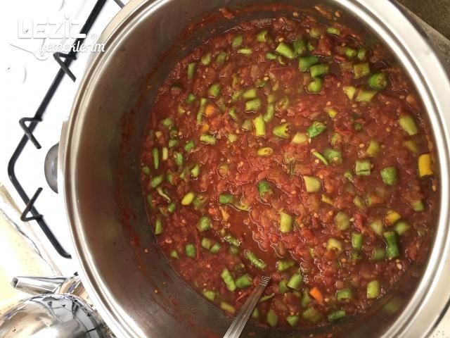 Domates Soslu Biber Turşusu Tarifi