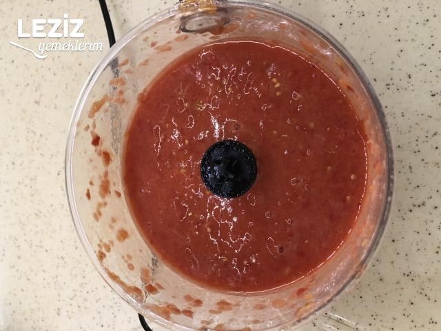 Domates Soslu Biber Turşusu Tarifi