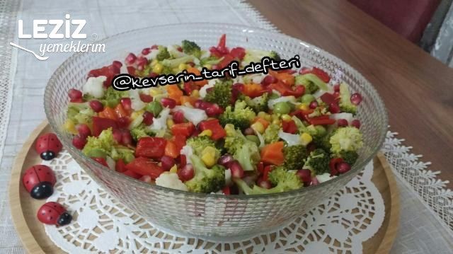 Enfes Mevsim Salatası (Çok Hafif Ve Sağlıklı)