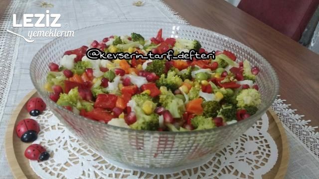 Enfes Mevsim Salatası (Çok Hafif Ve Sağlıklı)