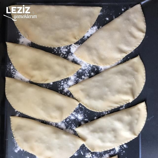 Çok Pratik Çiğ Börek Tarifi