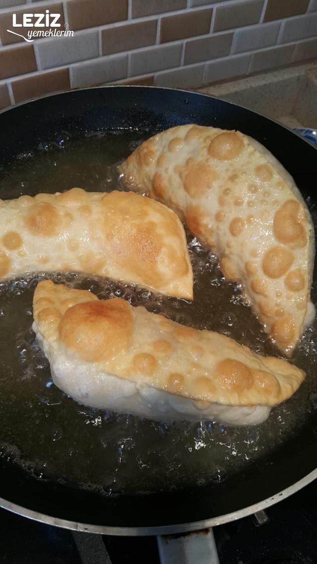 Çok Pratik Çiğ Börek Tarifi