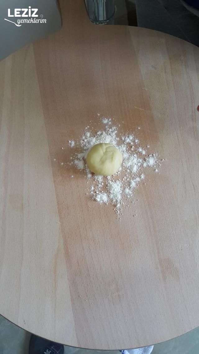 Çok Pratik Çiğ Börek Tarifi