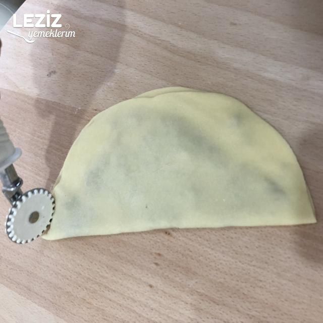 Çok Pratik Çiğ Börek Tarifi