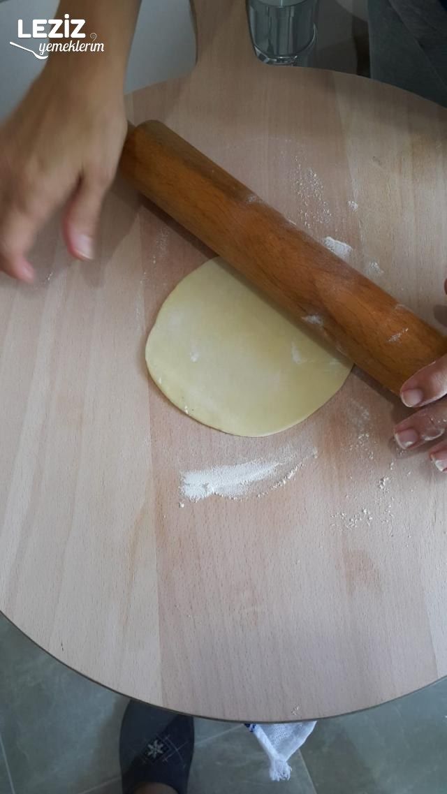 Çok Pratik Çiğ Börek Tarifi