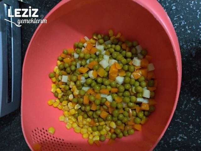 Boncuk Makarna İle Makarna Salatası