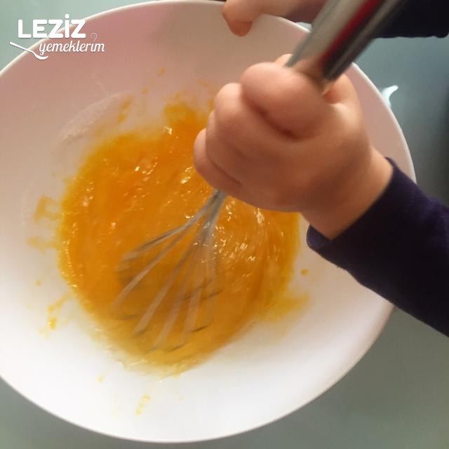 Tencerede Pişen Kalıpta Yumuşacık Islak Kek Leziz Yemeklerim