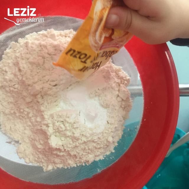 Tencerede Pişen Kalıpta Yumuşacık Islak Kek Leziz Yemeklerim