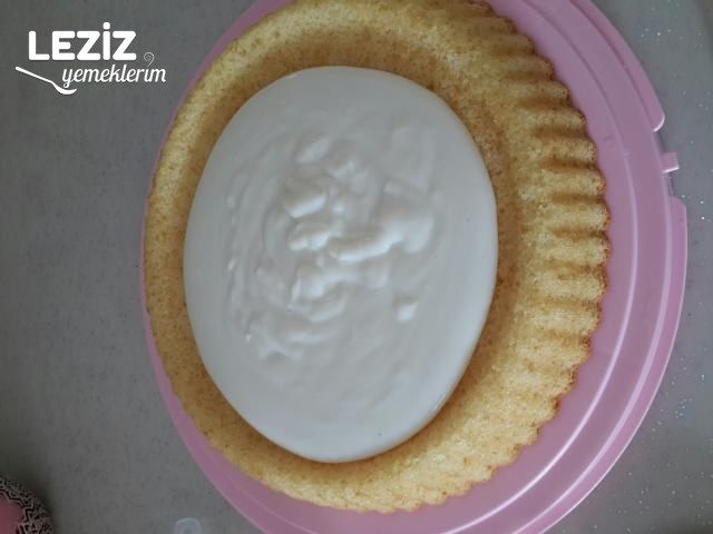 Tart Kalıbında Çilekli Pamuk Pasta Leziz Yemeklerim